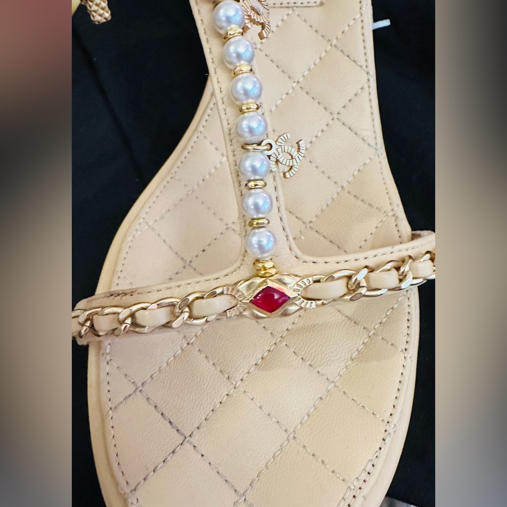 SOLD! CHANEL 22P BEIGE LAMBSKIN JEWELRY CHARMS SANDALS - Picture 6 of 8